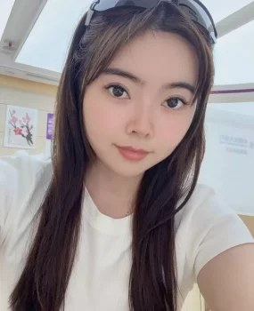 大胸泄火美女