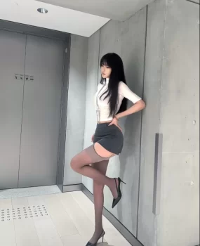 肤白肉嫩 粉逼流透明汁