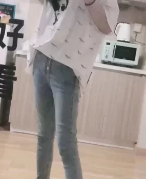 大胸小姐姐