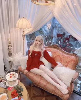 精致咖啡馆磨咖啡女孩很有情趣白丝调情