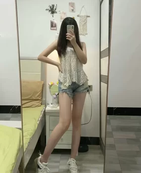 刚下海短期兼职大奶妹，活好水多，可无套