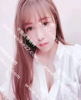 三个美女一起的，都挺漂亮