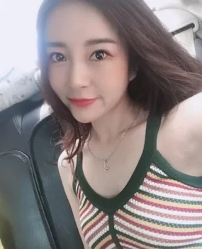 少妇有全职工作,下班和周末可以兼职