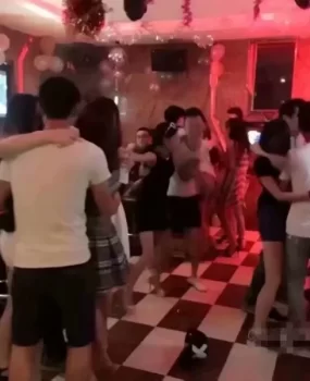 出差验证聚会QQ群妹子,上90后 ,爽歪歪