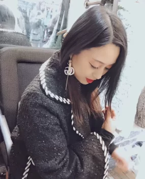 在商场卖衣服的骚货