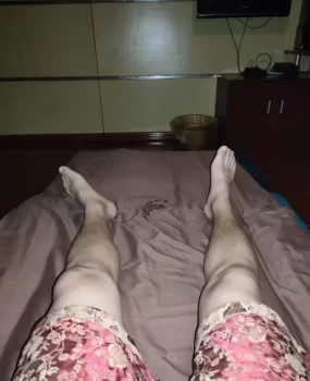 150顶肛、深喉、吹箫、口爆的浴场小少妇,刚泄完,舒服!加100就可以做爱