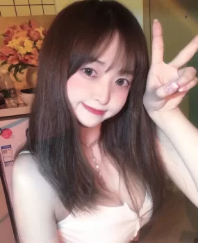 济南在校大学生兼职，性感纯欲小骚货，两只大白兔，小蛮腰蜜桃臀